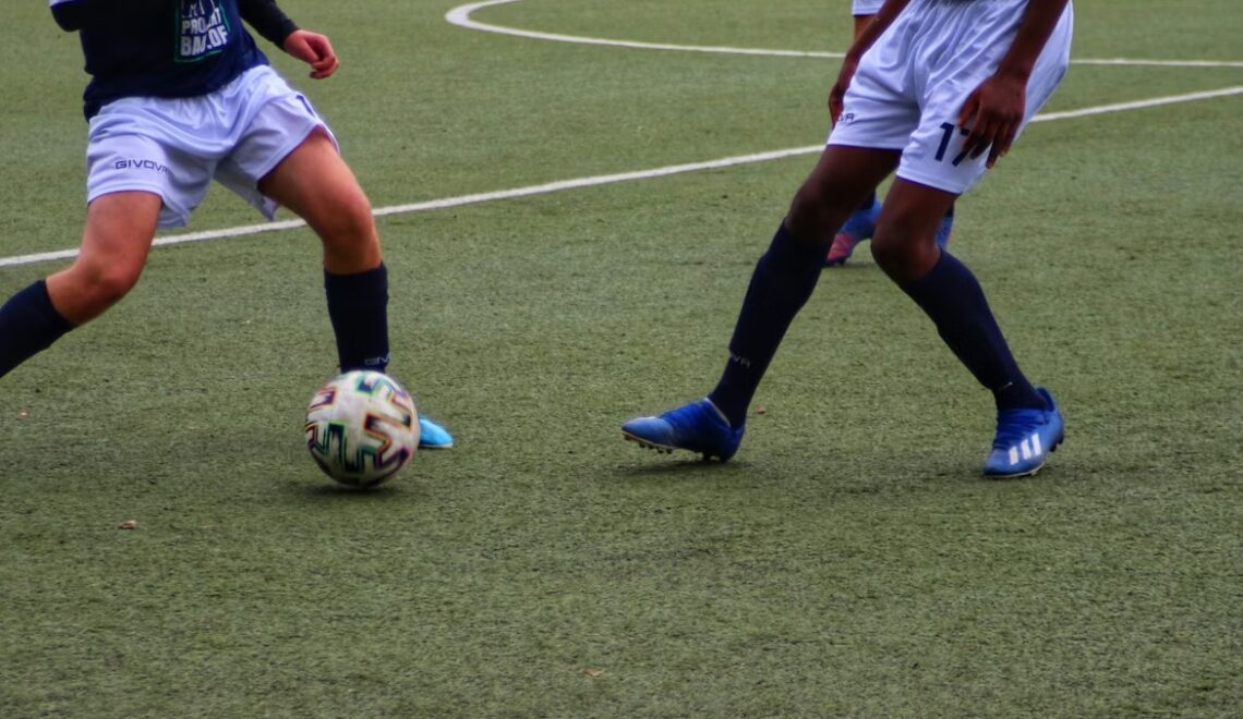 joueurs de football sur le terrain de football